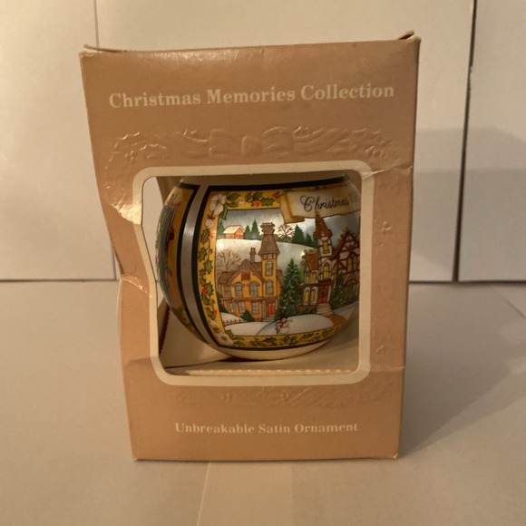 Christmas Memories Collection 1981 Satin Ornament Christmas Village - Picture 3 of 4